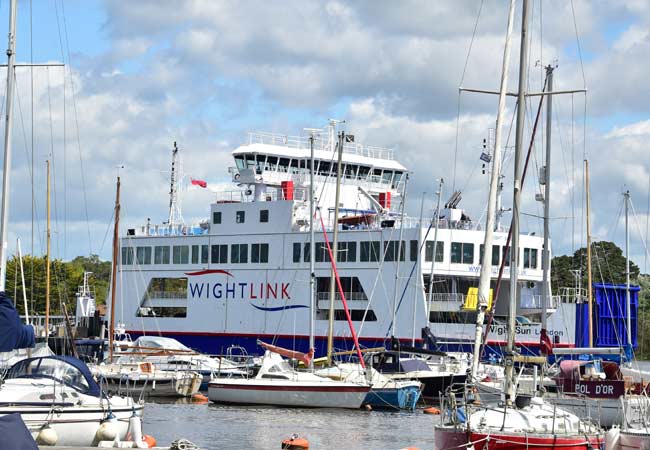 Lymington Il traghetto per l’isola di Wight