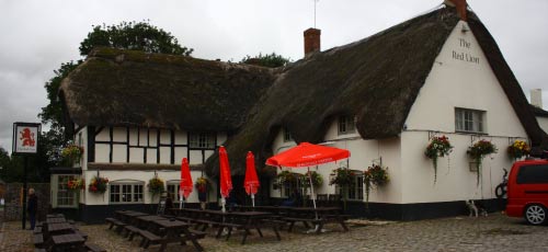 O pub Red Lion em Avebury 