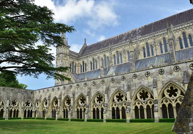 O claustro da catedral de Salisbury 